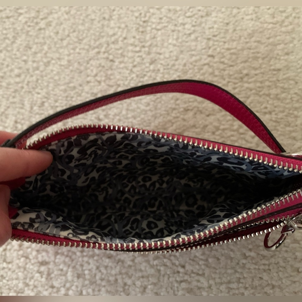 Coach Poppy Liquid Gloss Swingback large wristlet - Picture 4 of 10